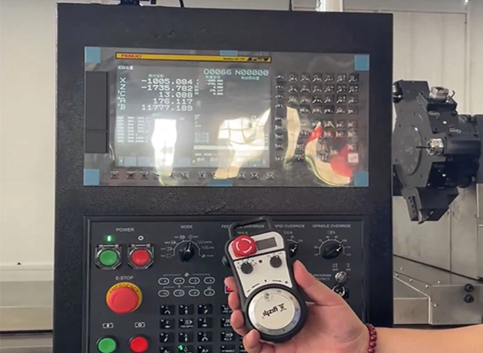 CNC roll turning lathe