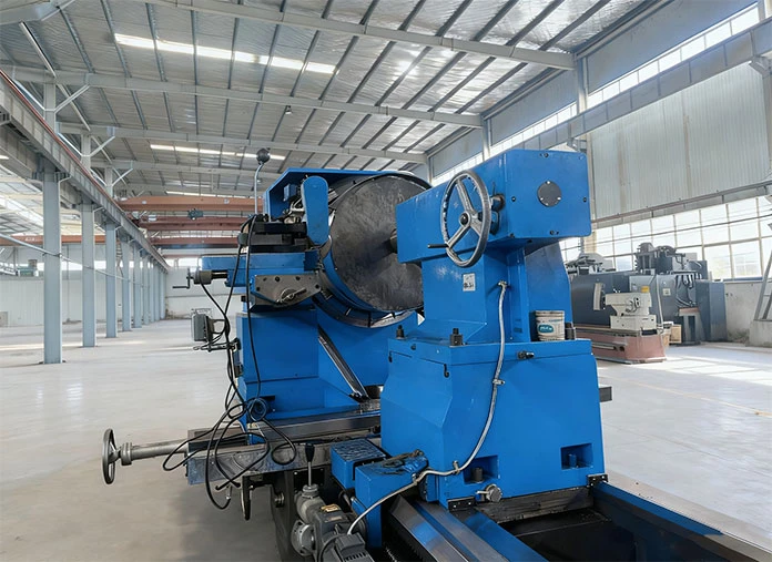 Conventional heavy duty lathe