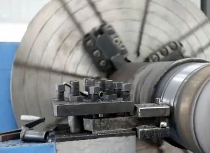 Conventional heavy duty lathe