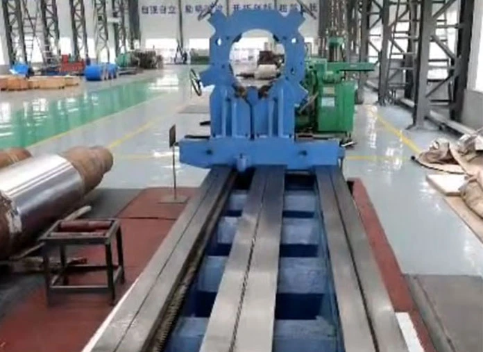 Conventional heavy duty lathe